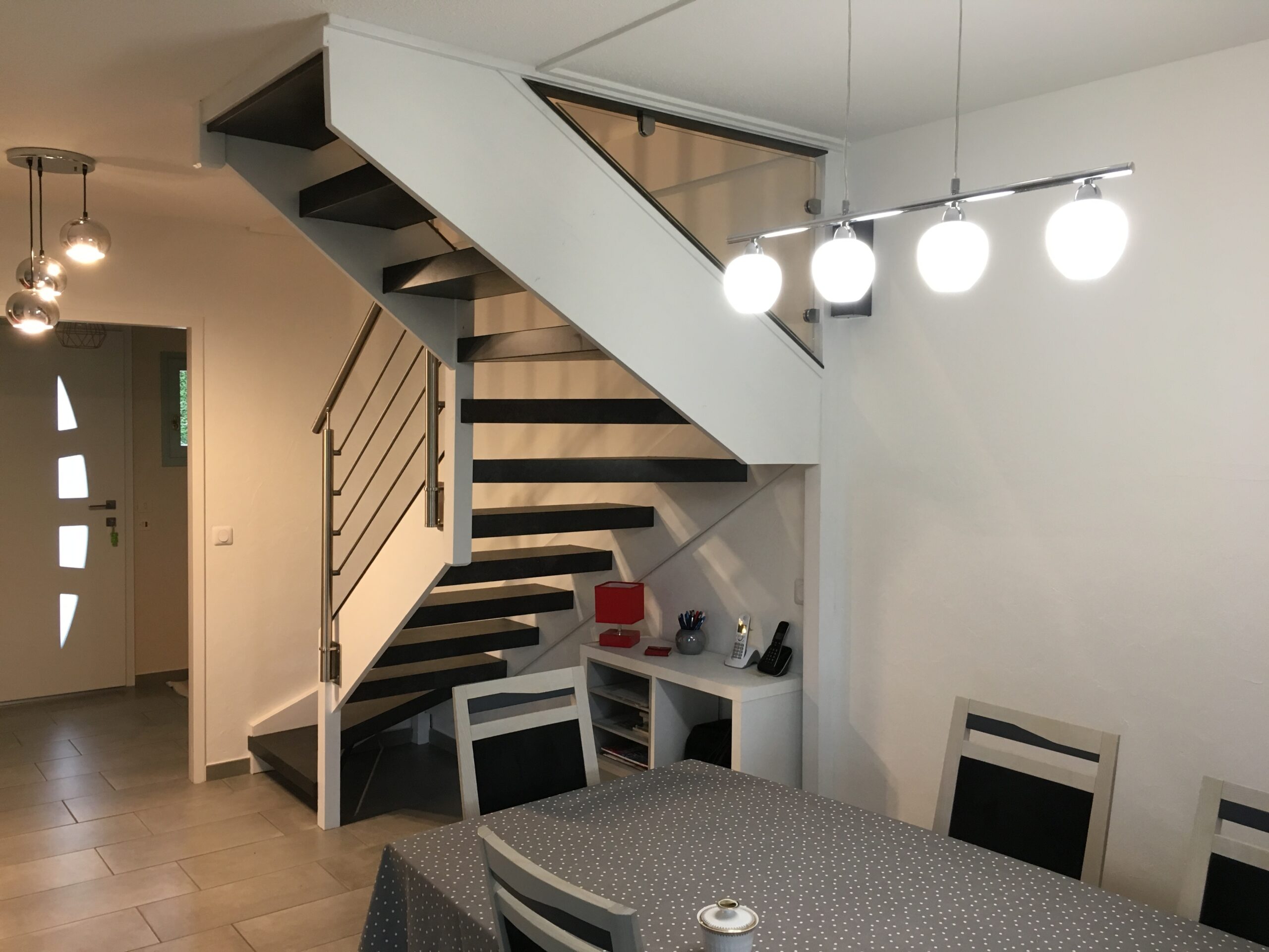 Comment rénover/habiller un escalier bois sans contremarches - Aflopro