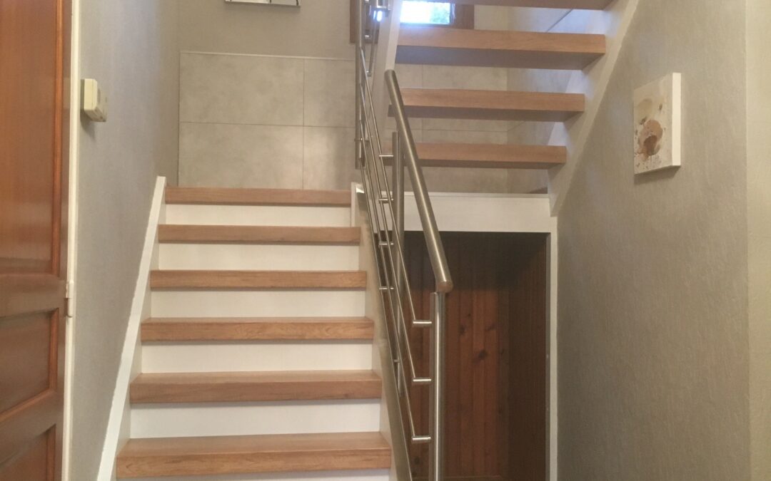 Rénover un escalier ouvert par recouvrement des marches